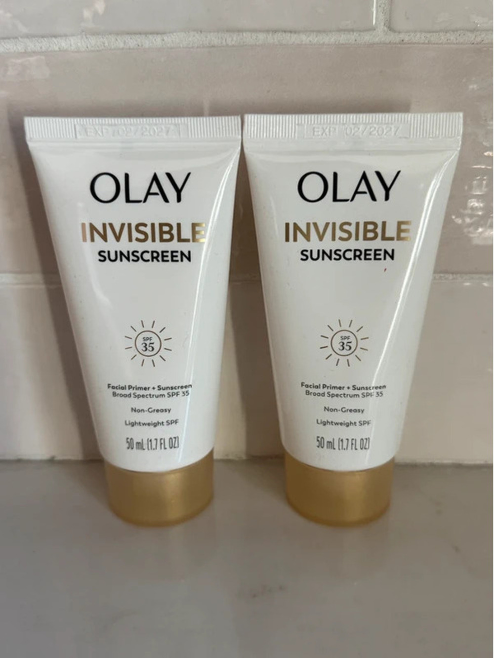 2 Olay Invisible Sunscreen SPF 35 + Primer